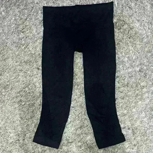 Athleta Black Cropped Leggings | Workout Pants | Gym | Running | Size Medium - Picture 1 of 5